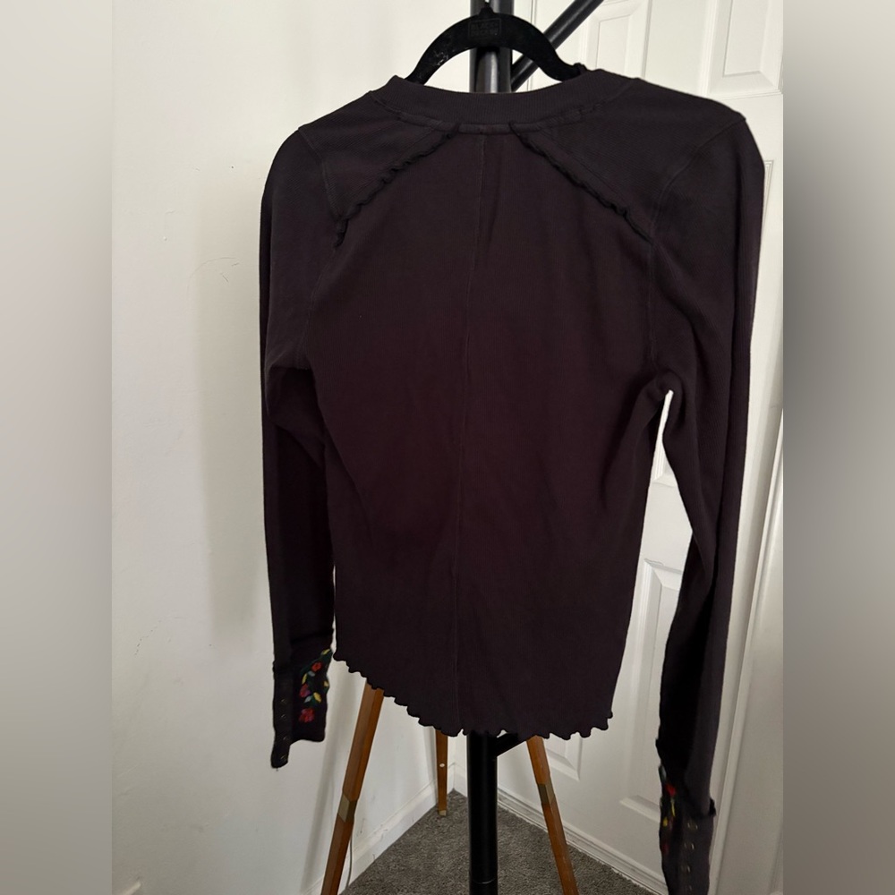 NWT FREE PEOPLE Fleur Embroidered Cuff Top | Black MSRP $98 Size M - Picture 15 of 15